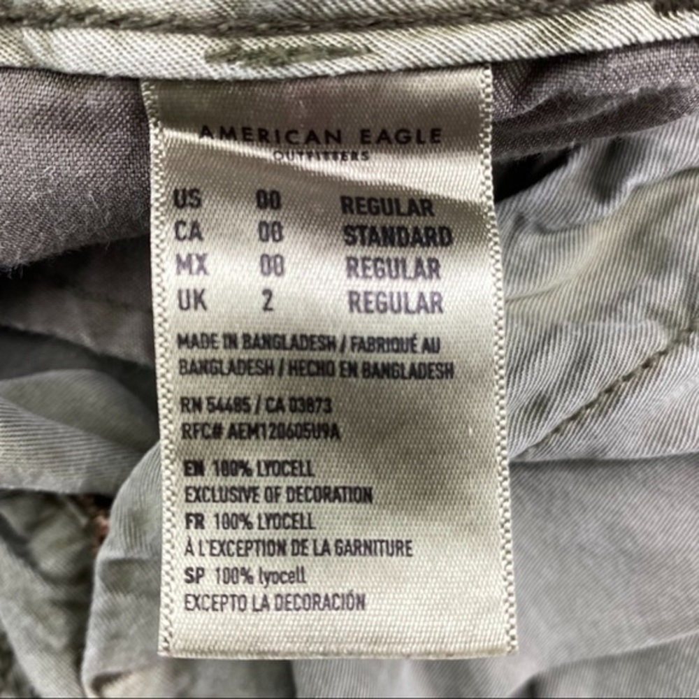 American Eagle Outfitters | High Waist Paper Bag Cropped Pants - Sage Green​ - Picture 10 of 12